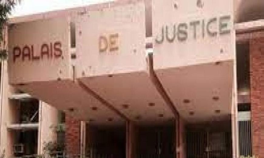 Devant le Tribunal Ouagadougou