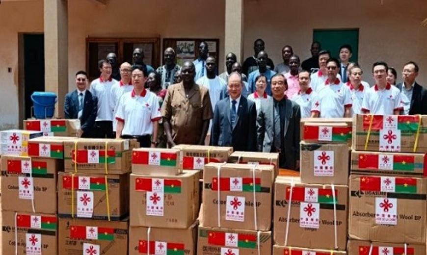 Coopération Chine – Burkina Faso : un don médical et financier au CHR de Koudougou