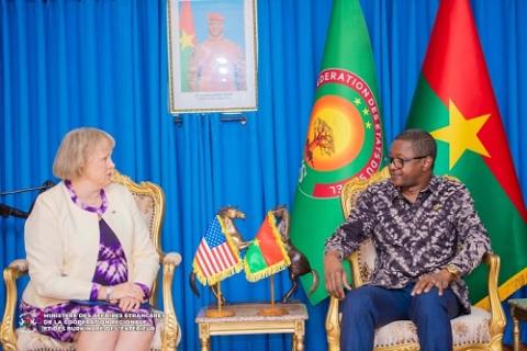 Chef de la diplomatie burkinabè et l’ambassadeur des Etats-Unis 