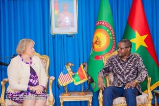 Chef de la diplomatie burkinabè et l’ambassadeur des Etats-Unis 